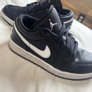 Nike Air Jordan 1 Low women black and white size 7